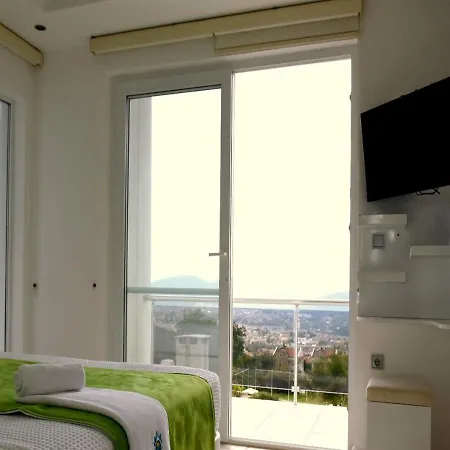 View - 4 Bedroom With Private Pool *
