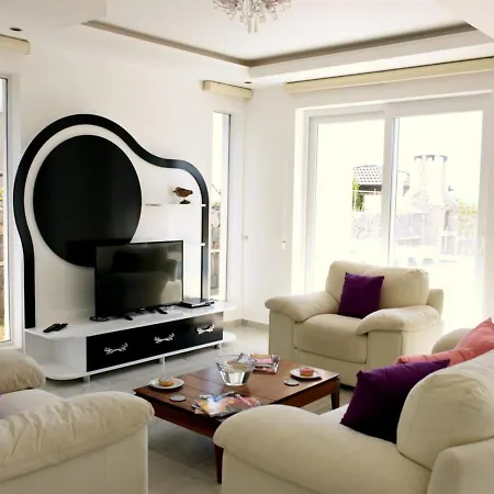 View - 4 Bedroom With Private Pool